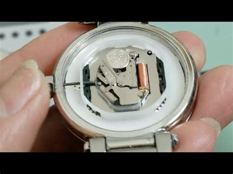 michael kors tracker batterie wechseln|How to Change the Battery in a Michael .